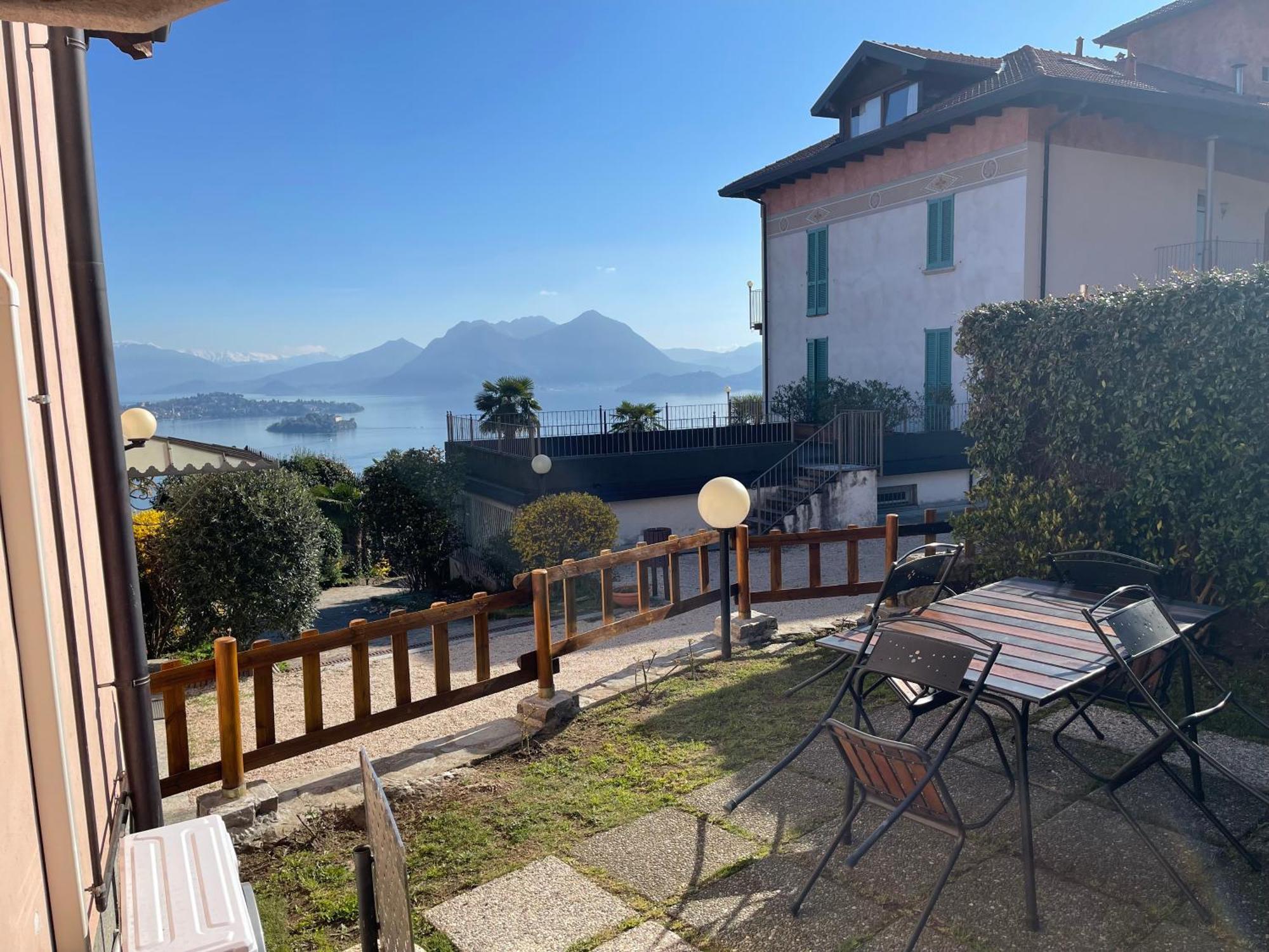 Rossana Apartment Lago Maggiore Бавено Екстер'єр фото
