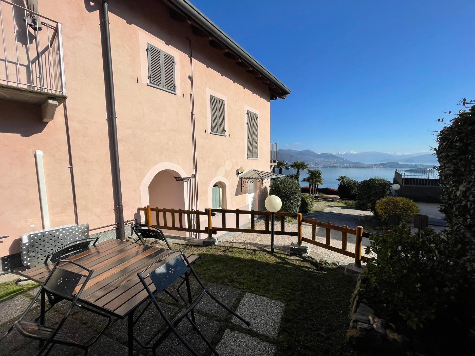 Rossana Apartment Lago Maggiore Бавено Екстер'єр фото